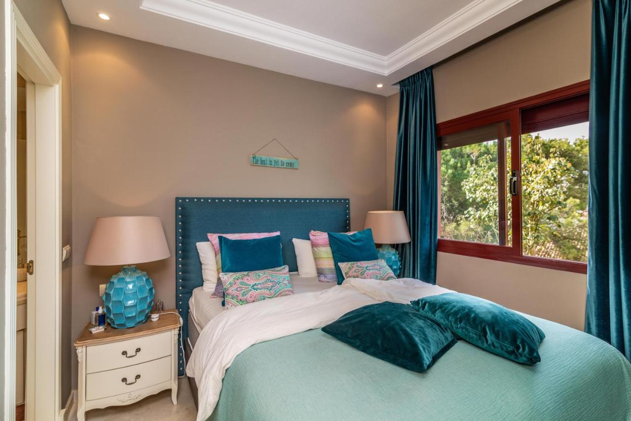 Stylish 2-Bed Apartment In Elviria W Pool Leilighet