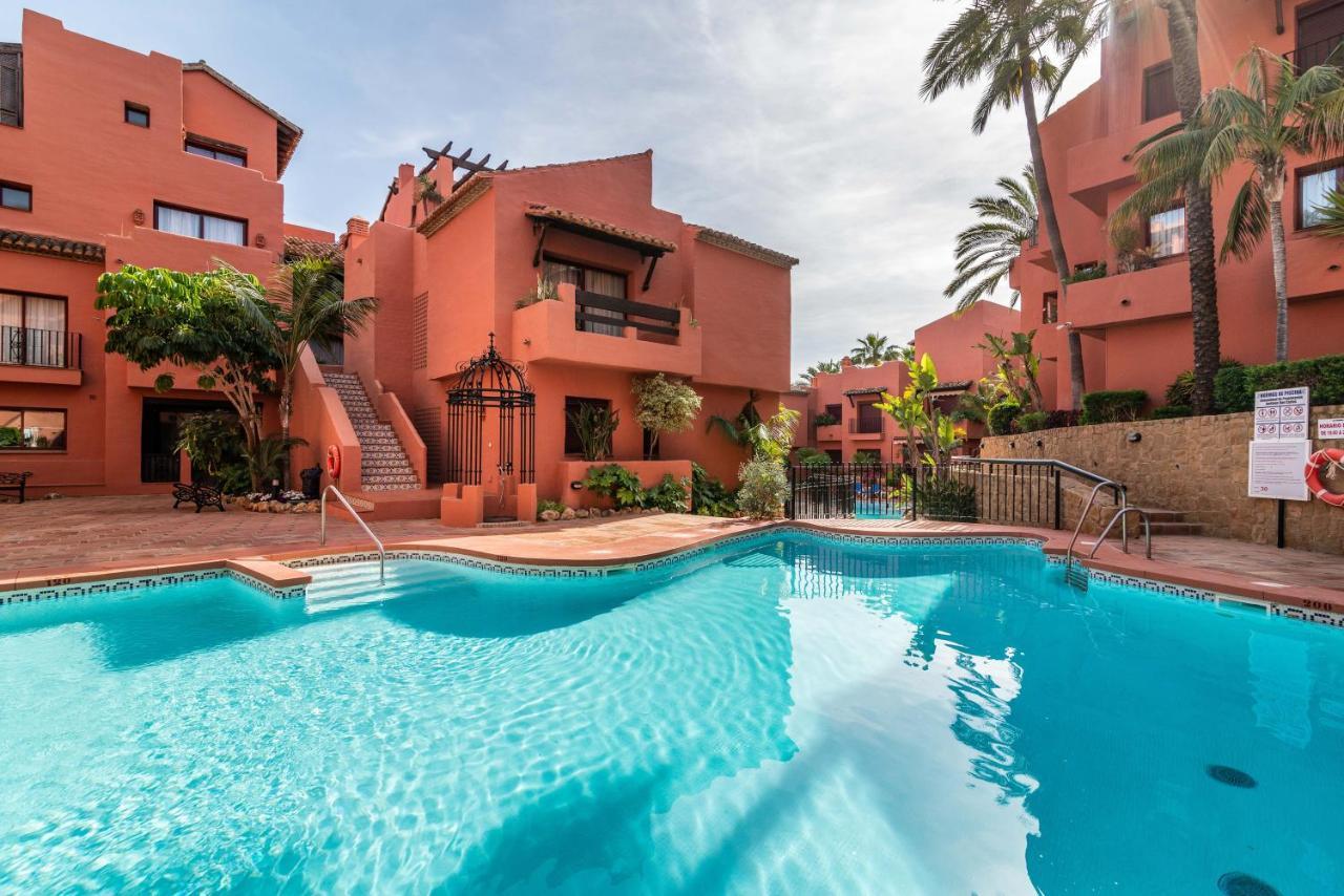 Stylish 2-Bed Apartment In Elviria W Pool