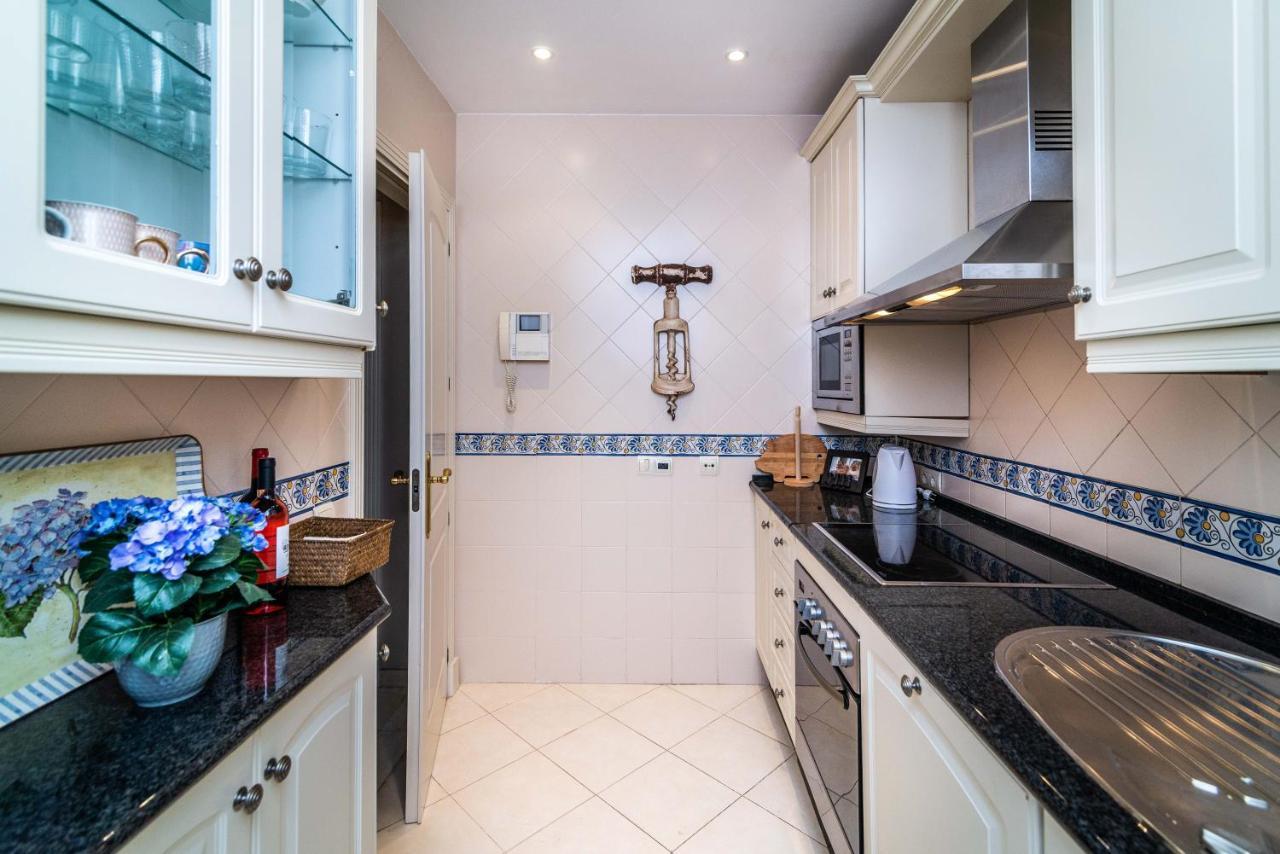 Stylish 2-Bed Apartment In Elviria W Pool Leilighet