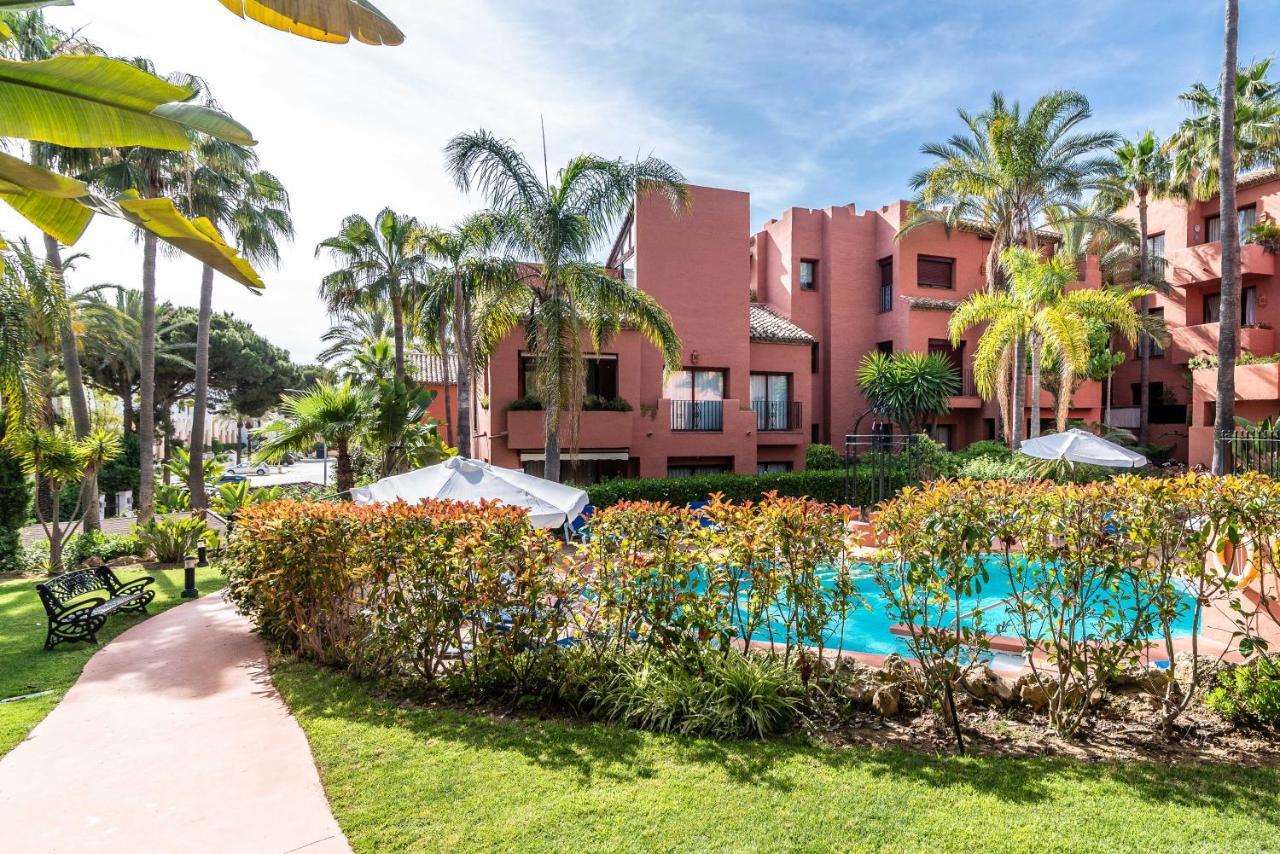 Stylish 2-Bed Apartment In Elviria W Pool