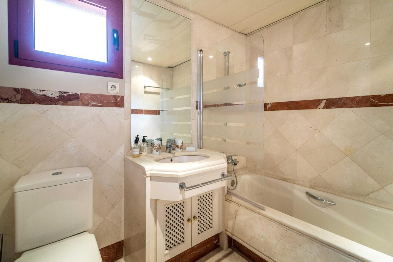 Stylish 2-Bed Apartment In Elviria W Pool Leilighet