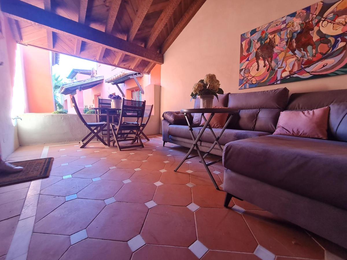 Leilighet Stylish 2-Bed Apartment In Elviria W Pool