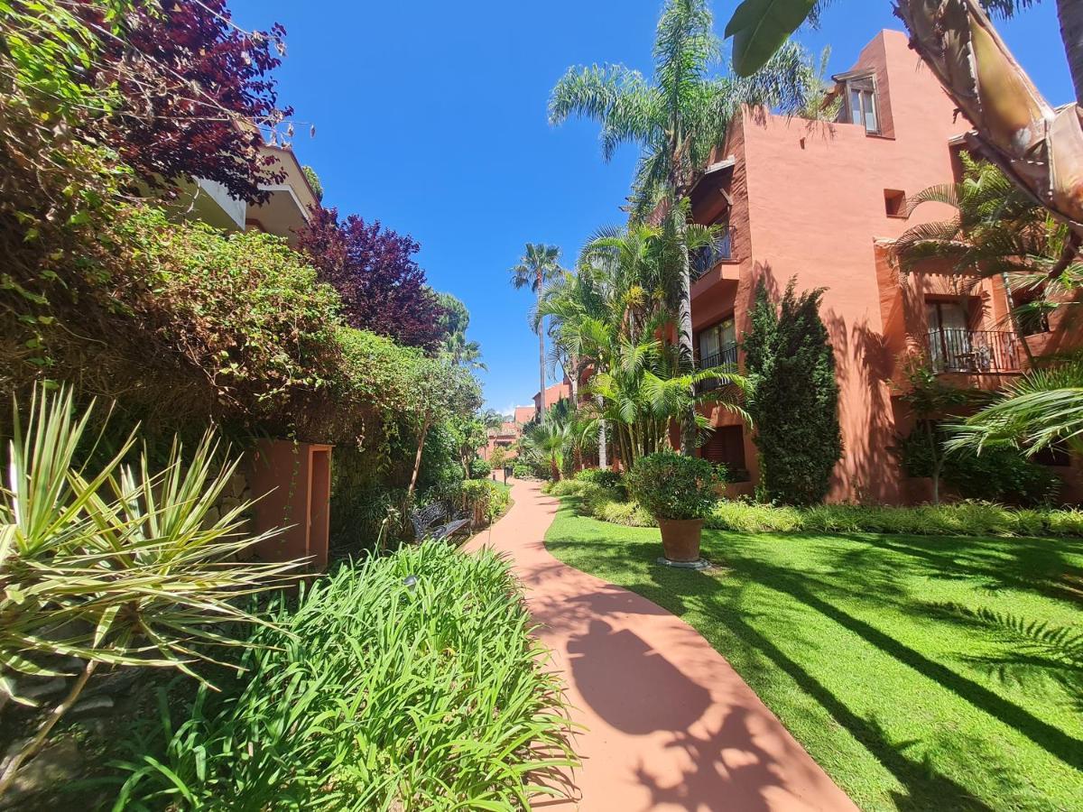 Leilighet Stylish 2-Bed Apartment In Elviria W Pool *