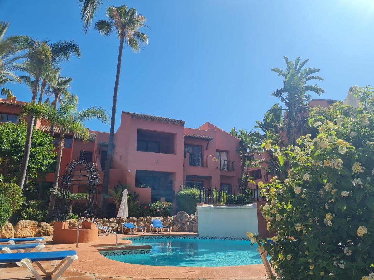 Stylish 2-Bed Apartment In Elviria W Pool Leilighet