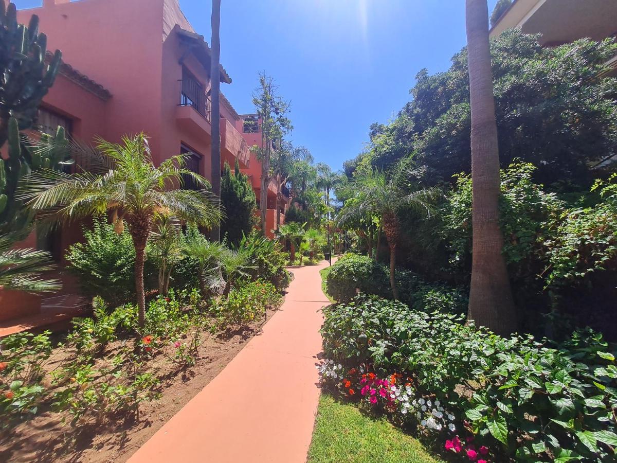 Luxury 2-bed Elviria - Pool Sauna & Gym Apartemen *